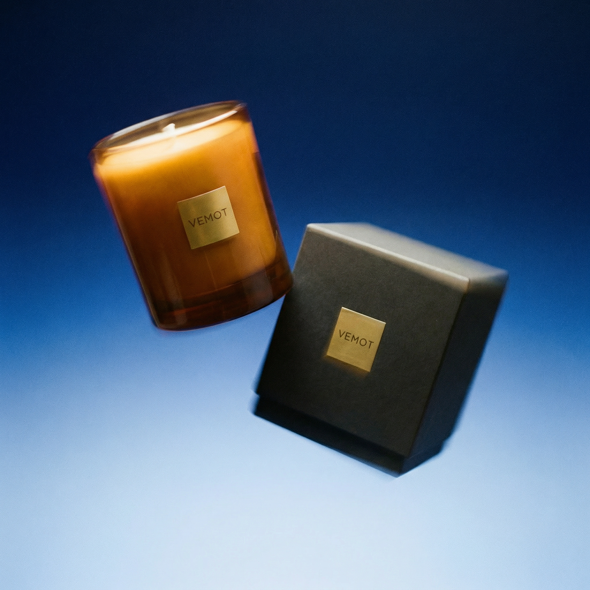 VEMOT candle and gift box floating, product shot